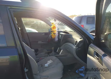 2010 Subaru Forester 2.5X z USA, uszkodzony, nr VIN JF2SH6BC8AG768637